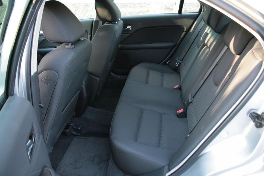  Ford Fusion SE 6MT 2010 года  (фото 9 из 35)